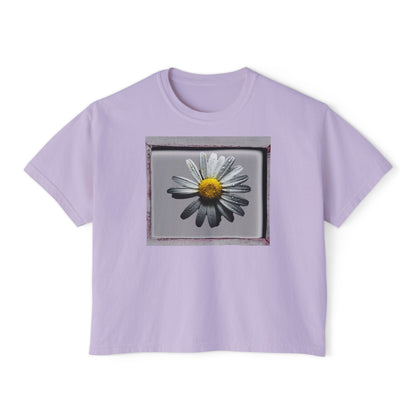 Daisy Floral Women's Boxy Tee, Relaxed Summer Top, Casual Wear, Gift for Her, Spring Fashion, Feminine Style
