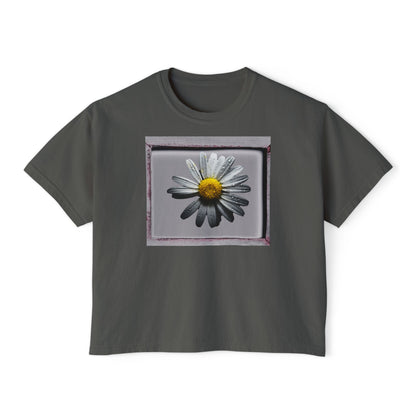 Daisy Floral Women's Boxy Tee, Relaxed Summer Top, Casual Wear, Gift for Her, Spring Fashion, Feminine Style