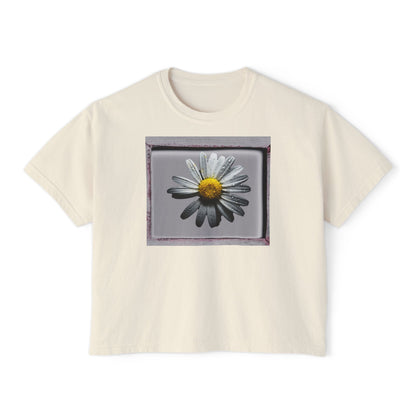 Daisy Floral Women's Boxy Tee, Relaxed Summer Top, Casual Wear, Gift for Her, Spring Fashion, Feminine Style